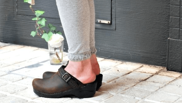 leather clogs womens