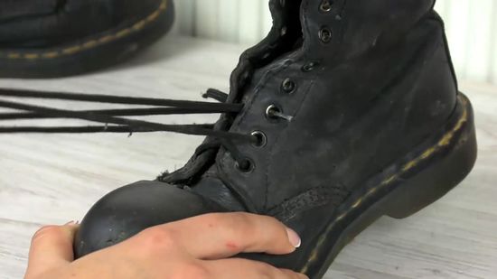 Stop Leather Boots from Squeaking bestnursingshoe