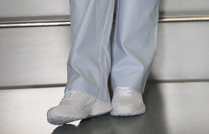 Best White Shoes for Clinicals - NurseBuff