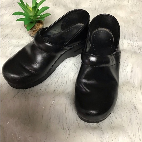 How to walk in Dansko clogs - Nursing Trends