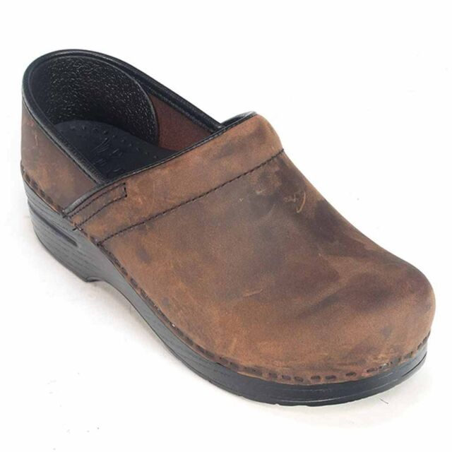 dansko-brown-clogs-nursing-trends