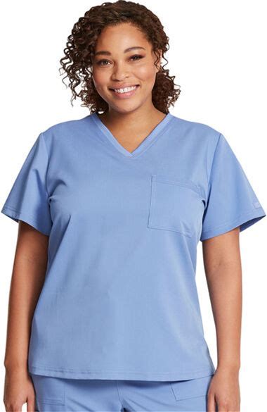 Doctors tuck in their scrubs, Nurses don't. Why? - Nursing Trends