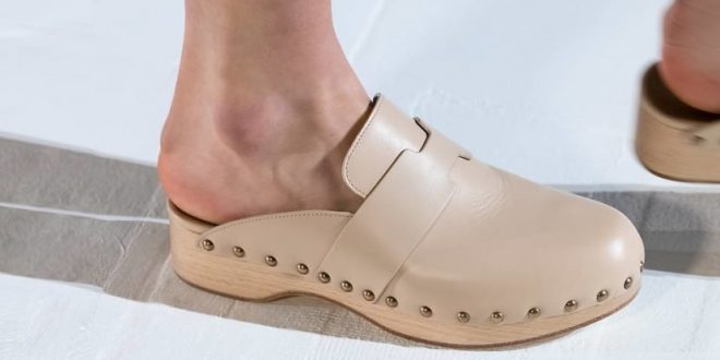 Ladies, clogs are back. But will you put your feet in them? - CNA