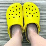 Do crocs make feet wider?